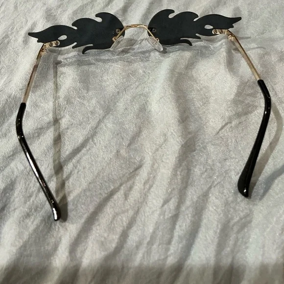 Black Flame Sunglasses perfect for rave - Picture 4 of 5
